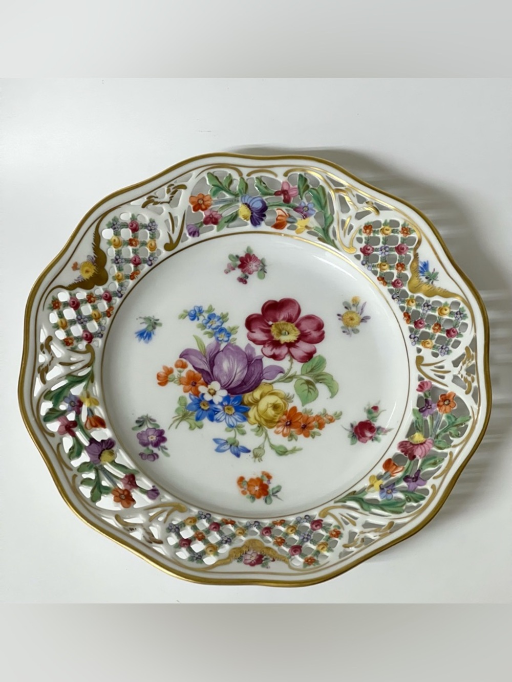 Schumann Bavaria Germany Chateau Reticulated Flowers Scalloped Salad Plate 7.2"